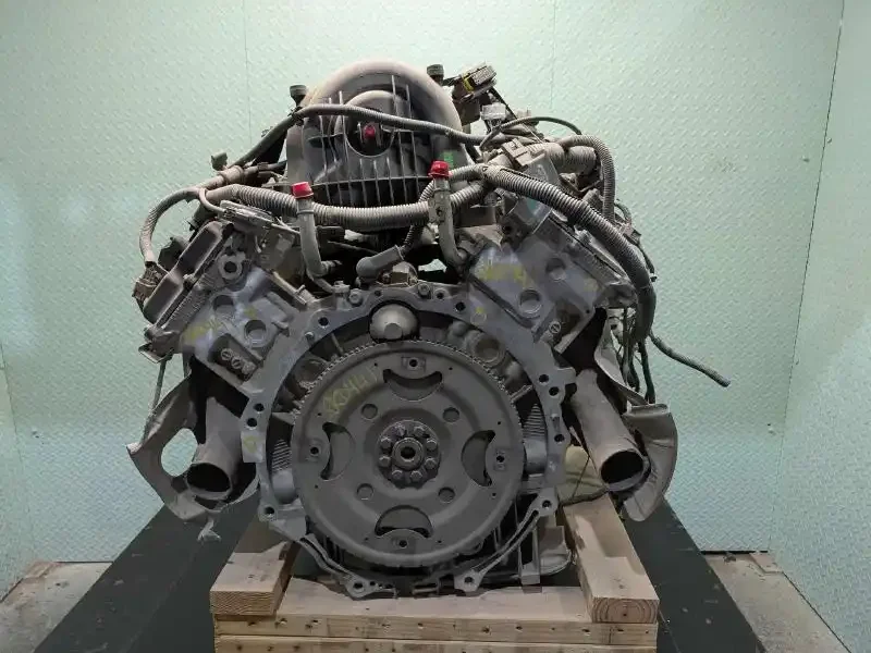 Used Nissan Pathfinder 5.6L V8 engine assembly